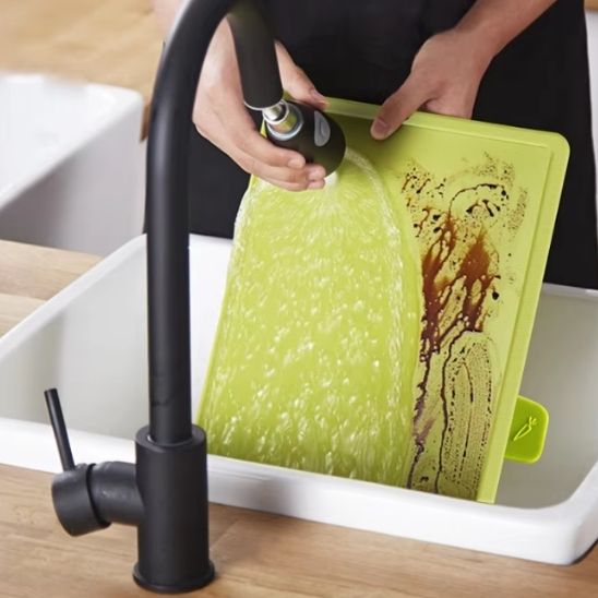 planche-a-decouper-lavage-robinet