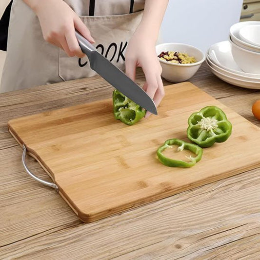 planche-a-decouper-en-bois-poivrons