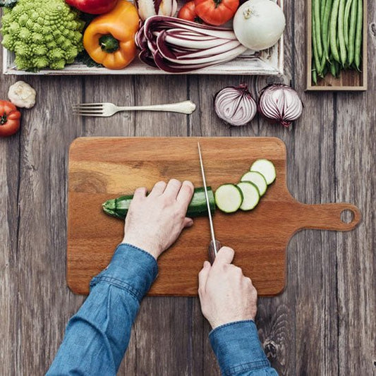planche-a-decouper-en-bois-concombre